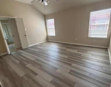429 Falcon Ln - Photo Thumbnail 24