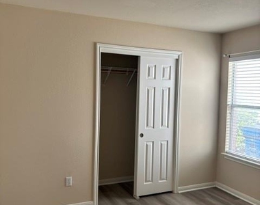 429 Falcon Ln - Photo Thumbnail 18