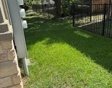 429 Falcon Ln - Photo Thumbnail 4