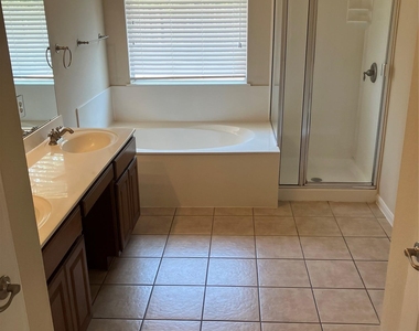 429 Falcon Ln - Photo Thumbnail 17