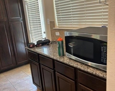 429 Falcon Ln - Photo Thumbnail 3