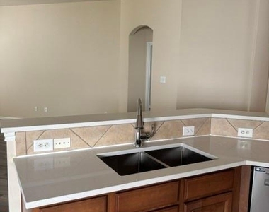 429 Falcon Ln - Photo Thumbnail 11
