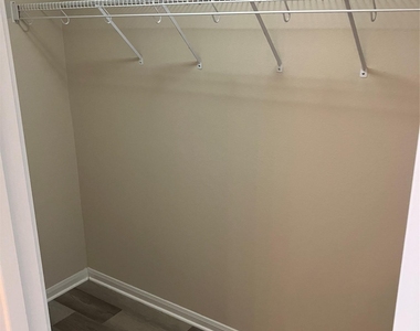 429 Falcon Ln - Photo Thumbnail 18