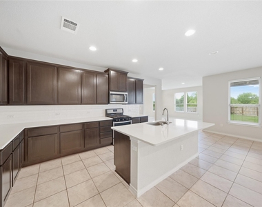 16700 Fresno Cv - Photo Thumbnail 7