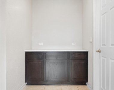 16700 Fresno Cv - Photo Thumbnail 13