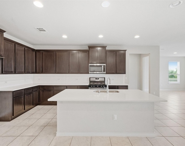 16700 Fresno Cv - Photo Thumbnail 6