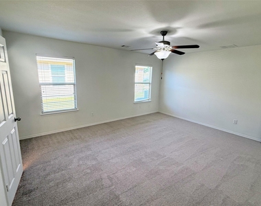 236 Falcon Ln - Photo Thumbnail 10
