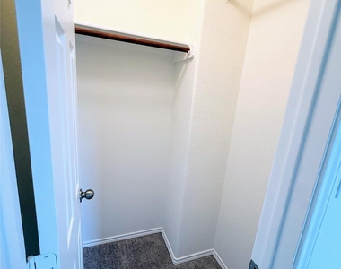 236 Falcon Ln - Photo Thumbnail 21