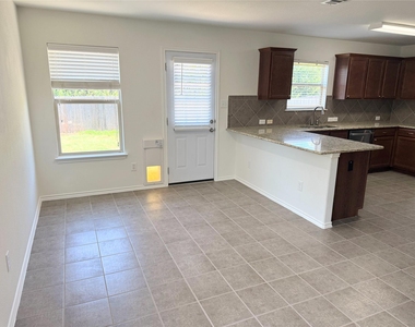 236 Falcon Ln - Photo Thumbnail 4