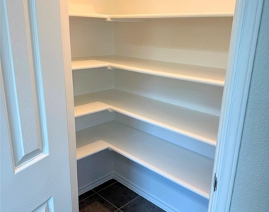236 Falcon Ln - Photo Thumbnail 7