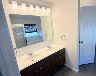 236 Falcon Ln - Photo Thumbnail 11