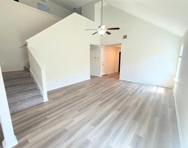 236 Falcon Ln - Photo Thumbnail 3