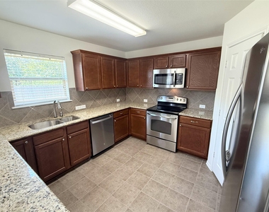 236 Falcon Ln - Photo Thumbnail 5
