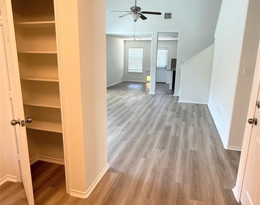 236 Falcon Ln - Photo Thumbnail 2