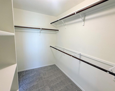 236 Falcon Ln - Photo Thumbnail 13