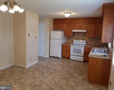 695 Center Drive - Photo Thumbnail 2