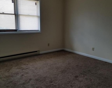 695 Center Drive - Photo Thumbnail 6