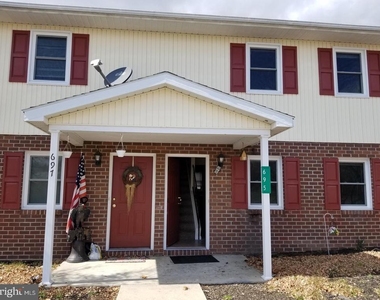 695 Center Drive - Photo Thumbnail 5