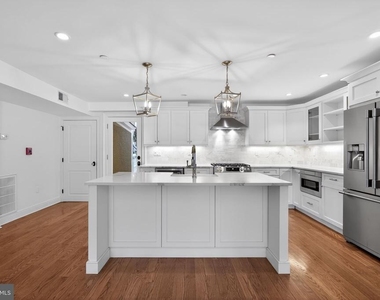 200 W Wayne Avenue - Photo Thumbnail 1