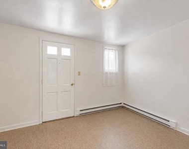 420 London Drive - Photo Thumbnail 3