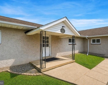 420 London Drive - Photo Thumbnail 2