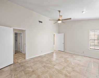 2201 Lakeway Blvd - Photo Thumbnail 16