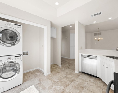 2201 Lakeway Blvd - Photo Thumbnail 11