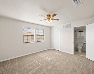 2201 Lakeway Blvd - Photo Thumbnail 22