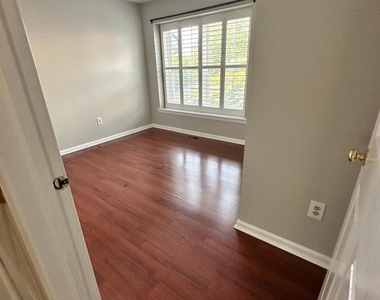 155 Weybridge Drive - Photo Thumbnail 17