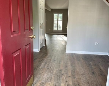 155 Weybridge Drive - Photo Thumbnail 4