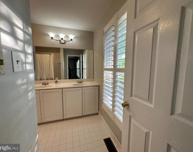 155 Weybridge Drive - Photo Thumbnail 15