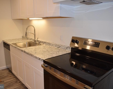 2101 Hill Road - Photo Thumbnail 7
