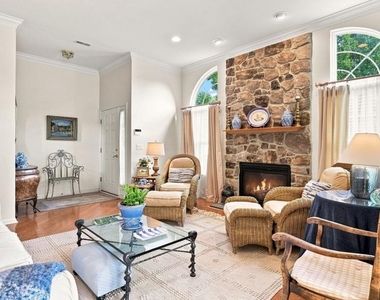 102 Villa Drive - Photo Thumbnail 10