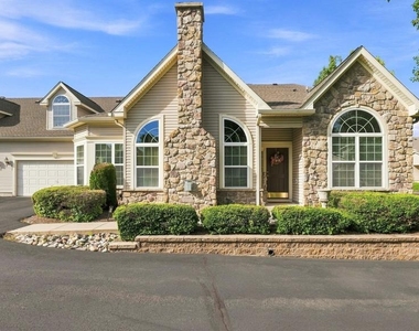 102 Villa Drive - Photo Thumbnail 2
