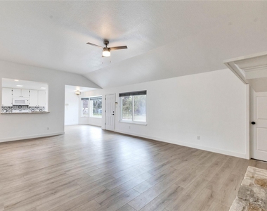 451 County Road 276 Rd - Photo Thumbnail 9