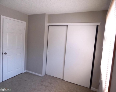 2401 Ravens Crest Drive - Photo Thumbnail 6