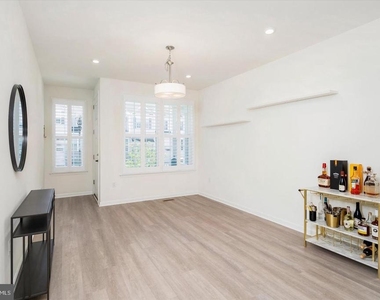3327 Poplar Place - Photo Thumbnail 2