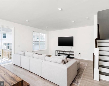 3327 Poplar Place - Photo Thumbnail 7