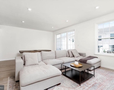 3327 Poplar Place - Photo Thumbnail 8
