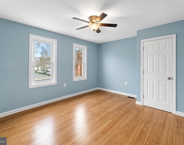 565 Lamberton Street - Photo Thumbnail 7