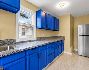 565 Lamberton Street - Photo Thumbnail 2