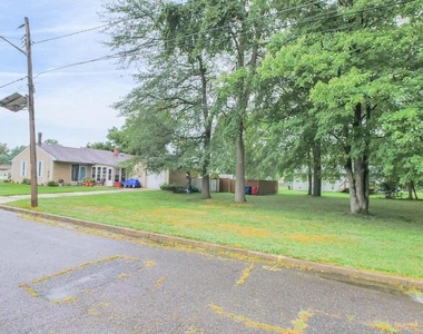 100 Kennedy Boulevard - Photo Thumbnail 32
