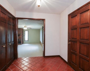 100 Kennedy Boulevard - Photo Thumbnail 3