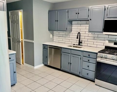 2501 Beacon Hill Drive - Photo Thumbnail 1
