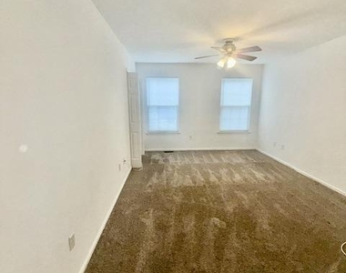 2501 Beacon Hill Drive - Photo Thumbnail 7