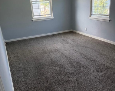 2248 Hollinshed Avenue - Photo Thumbnail 4
