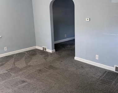 2248 Hollinshed Avenue - Photo Thumbnail 22
