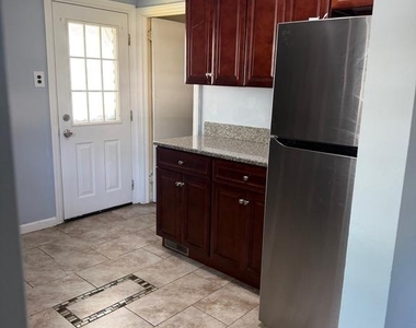 2248 Hollinshed Avenue - Photo Thumbnail 16