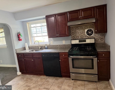 2248 Hollinshed Avenue - Photo Thumbnail 14