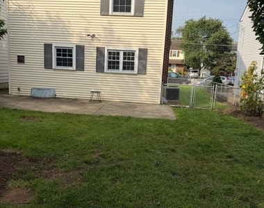 2248 Hollinshed Avenue - Photo Thumbnail 3
